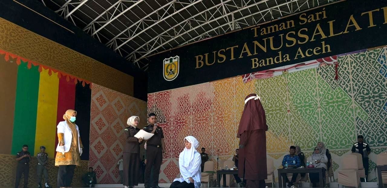 Penegakan Qanun Jinayat: Empat Terpidana Dieksekusi Cambuk di Taman Sari, Tertinggi Capai 140 Kali