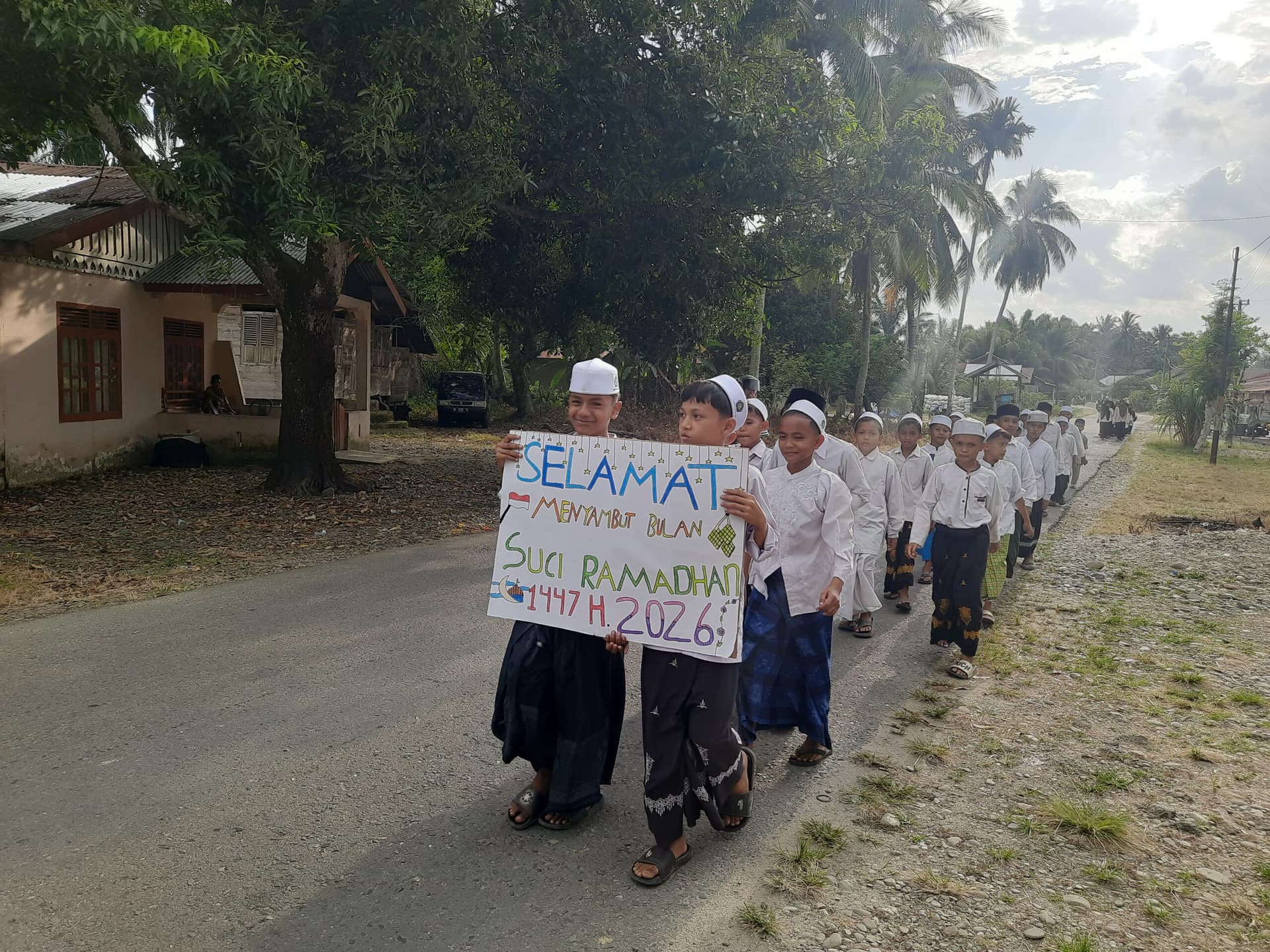 Semarakkan Syiar Islam, Santri Pesantren Fajar Serambi Kluet Gelar Pawai Sambut Ramadan