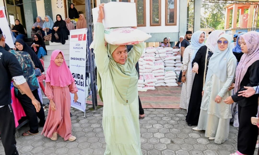 Kolaborasi Indonesia–Turki Salurkan 300 Paket Sembako untuk Warga Dhuafa di Montasik