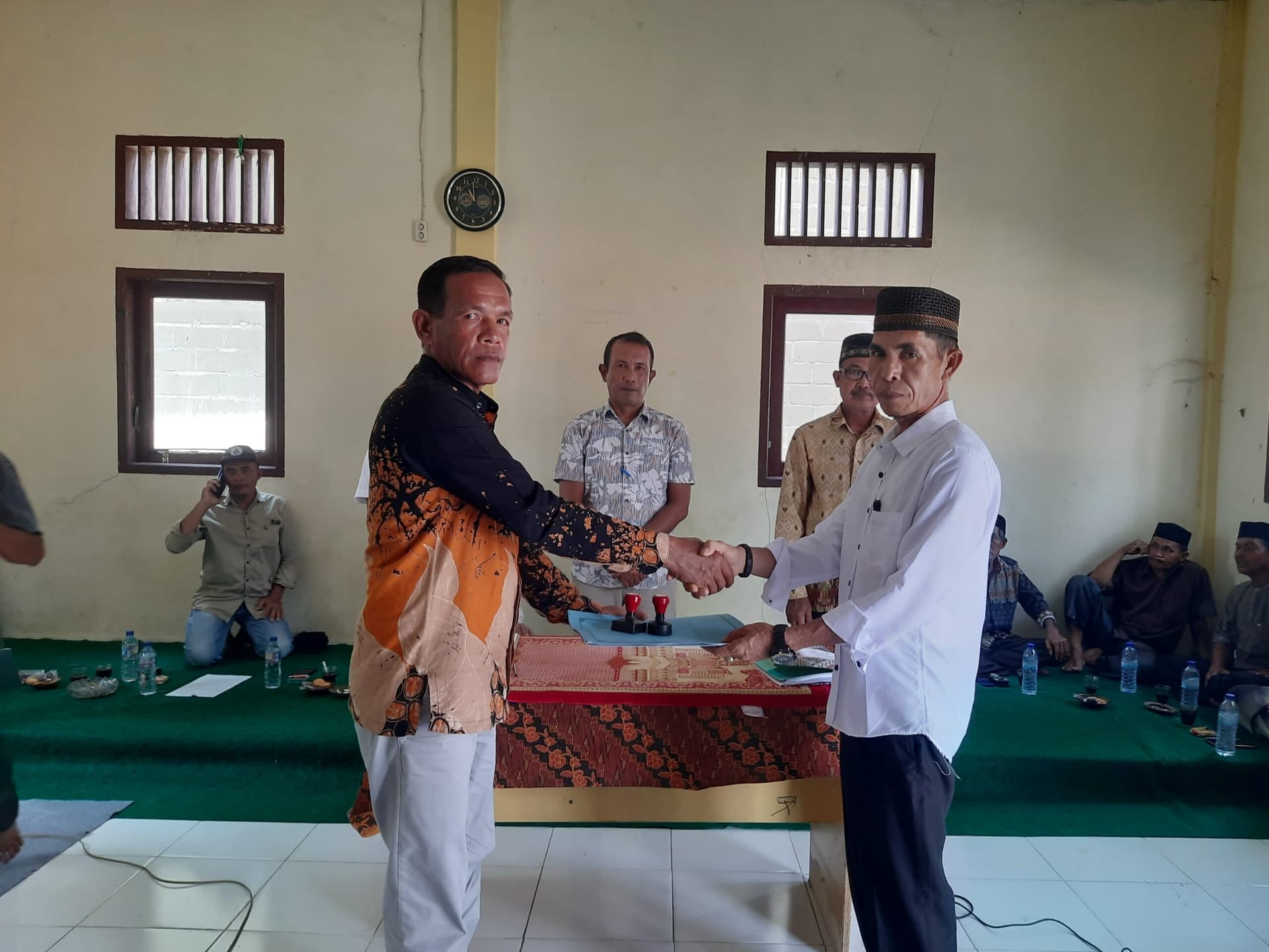 Serah Terima Jabatan Keuchik Desa Pulokambing Berlangsung Khidmat, Sudirman Ajak Masyarakat Bersatu Bangun Desa