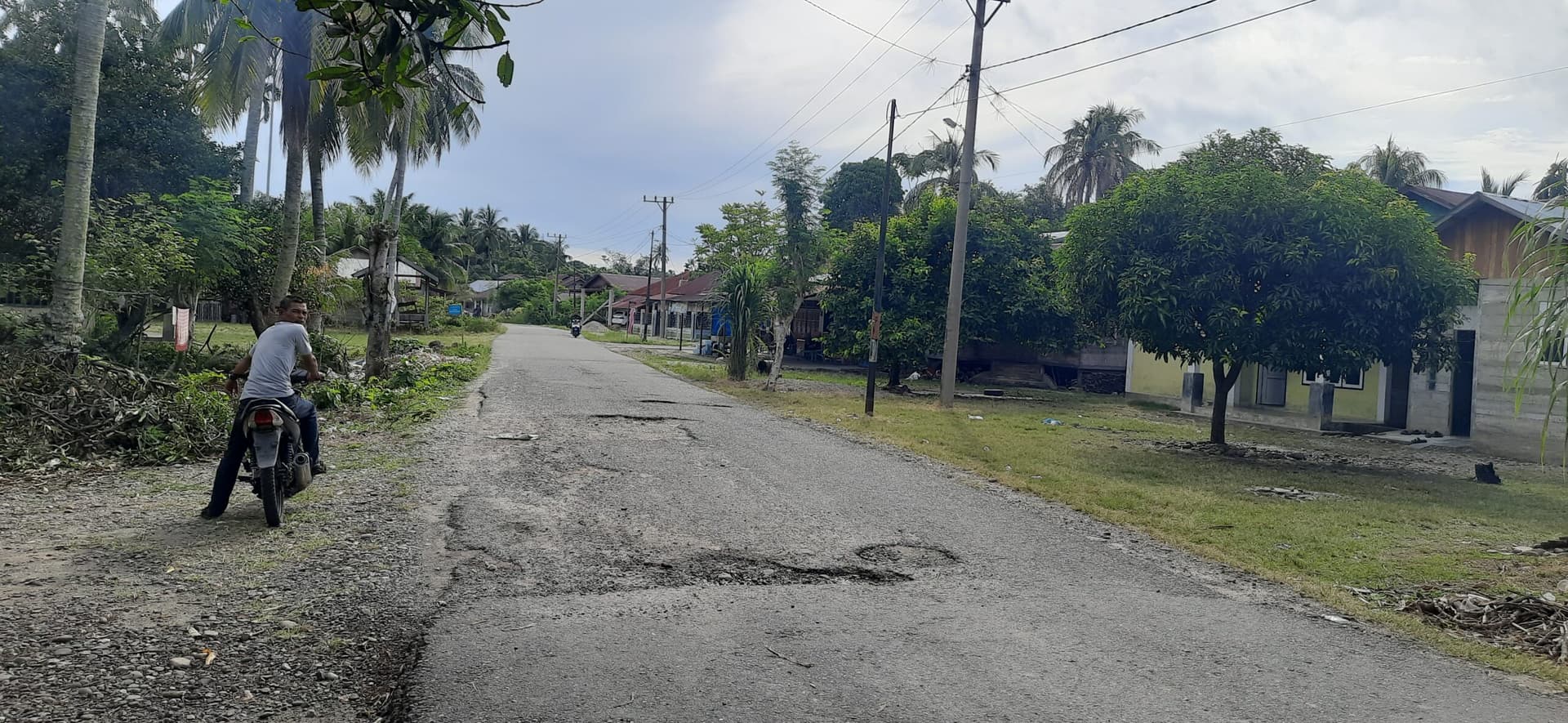 Akses Penghubung Antar Kecamatan Kluet Utara–Kluet Tengah Rusak, Masyarakat Keluhkan Keselamatan Jalan
