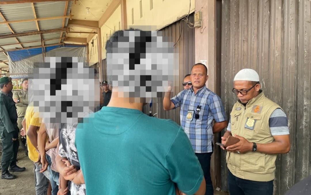 Satpol PP dan WH Aceh Besar Gerebek Warga Makan Siang di Pasar Induk Lambaro