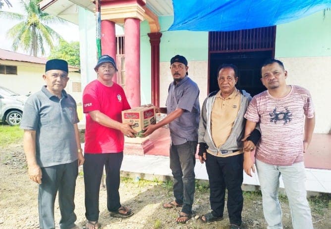 Forum Peduli Kluet Raya (FPKR) Serahkan Bantuan Awal bagi Korban Kebakaran Kotafajar