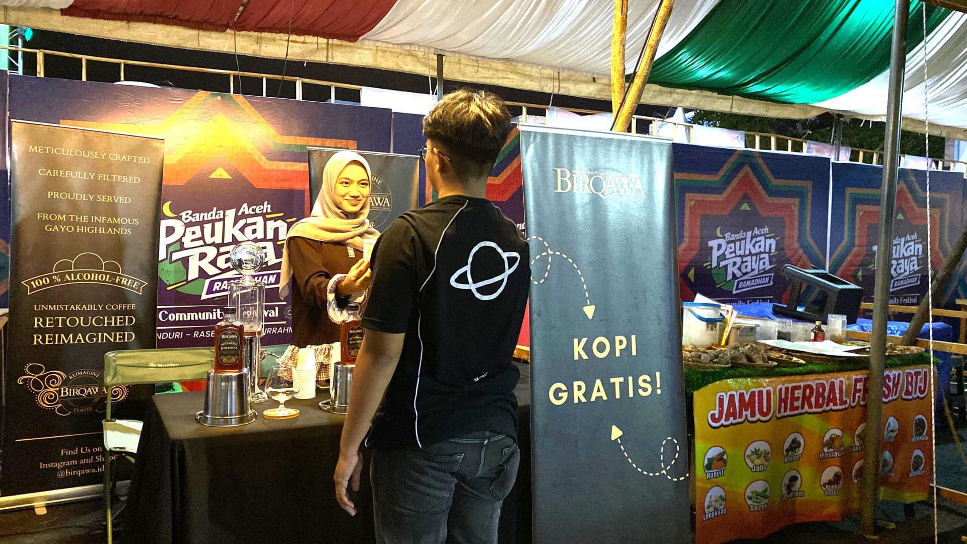 Booth Birqawa Bagikan Sampel Kopi Fermentasi Gratis di Peukan Raya Ramadhan Banda Aceh