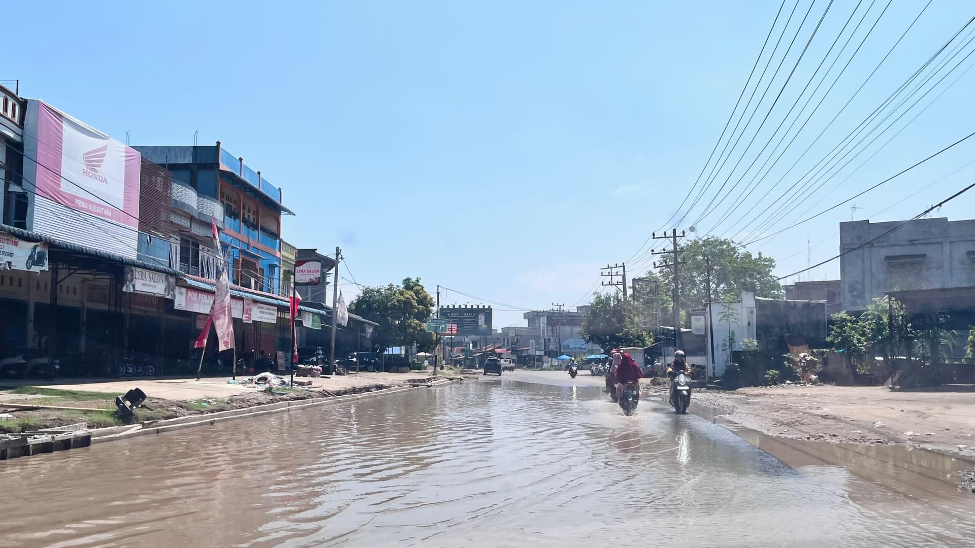 Diguyur Hujan Semalaman, Jalan Medan–Banda Aceh di Krueng Mane Tergenang