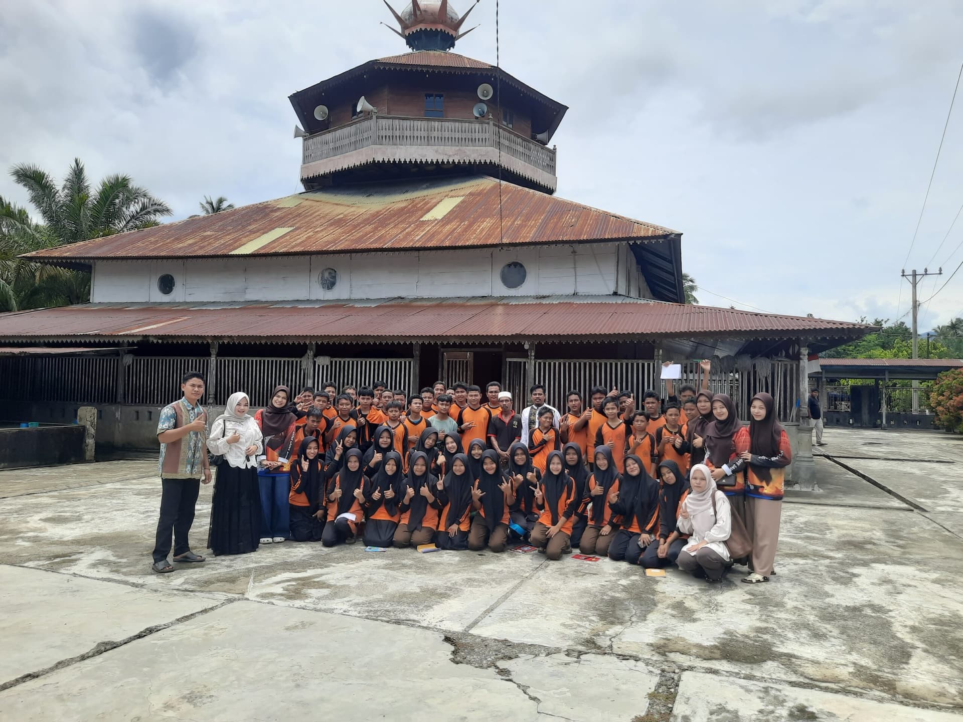 Wisata Sejarah Kluet, MTsS Lawe Sawah Gelar Educational Tour Kenalkan Warisan Budaya Aceh