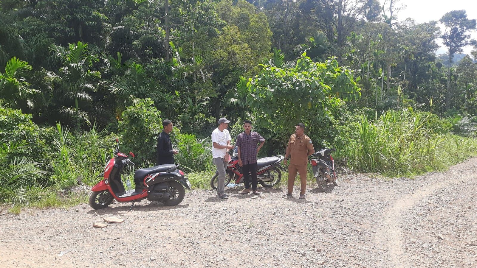 Warga Keluhkan Jalan Penghubung Kluet Tengah–Pasie Raja Sudah bertahun tahun Rusak, Harap Segera Diaspal