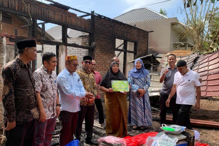 Rumah Hangus di Pango Raya, Pemko Banda Aceh Salurkan Bantuan Darurat untuk Korban