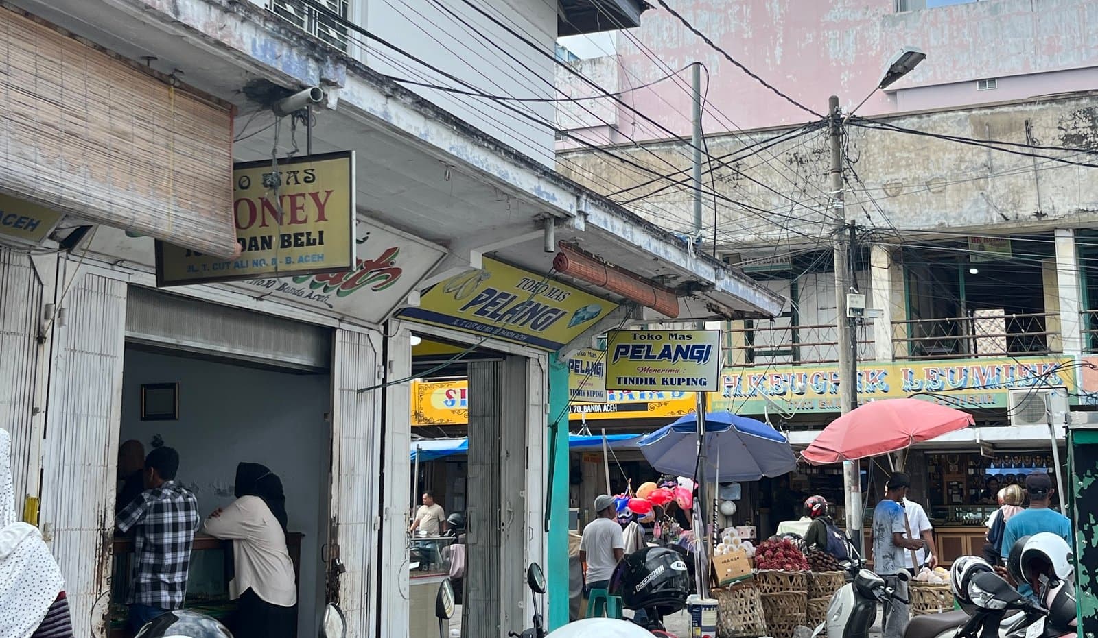 Harga Emas di Pasar Aceh Turun, Selisih Harga Antar Toko Capai Rp250 Ribu