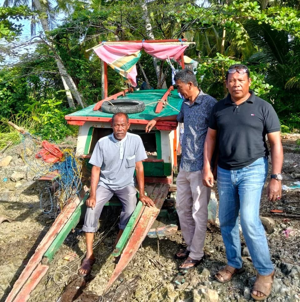 Dihantam Ombak dan Angin Kencang, Boat Nelayan Labuhanhaji Terbelah Dua