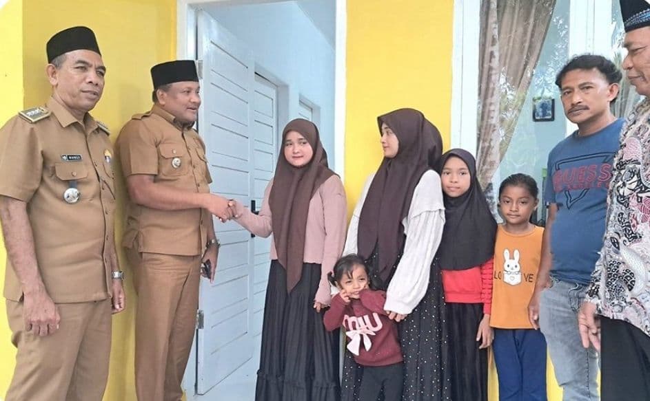 Dari Rumah Reyot ke Hunian Layak, Lima Bersaudara di Batee Timoh Dapat Bantuan Bupati