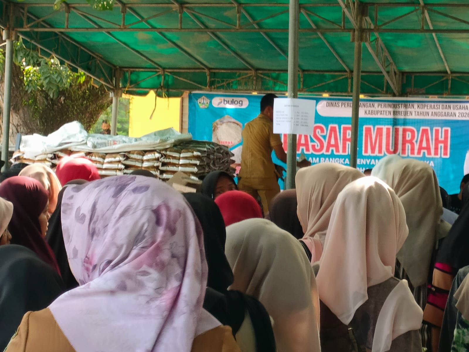Sambut Idul Adha, Pasar Murah Pemkab Bireuen di Gandapura Ludes