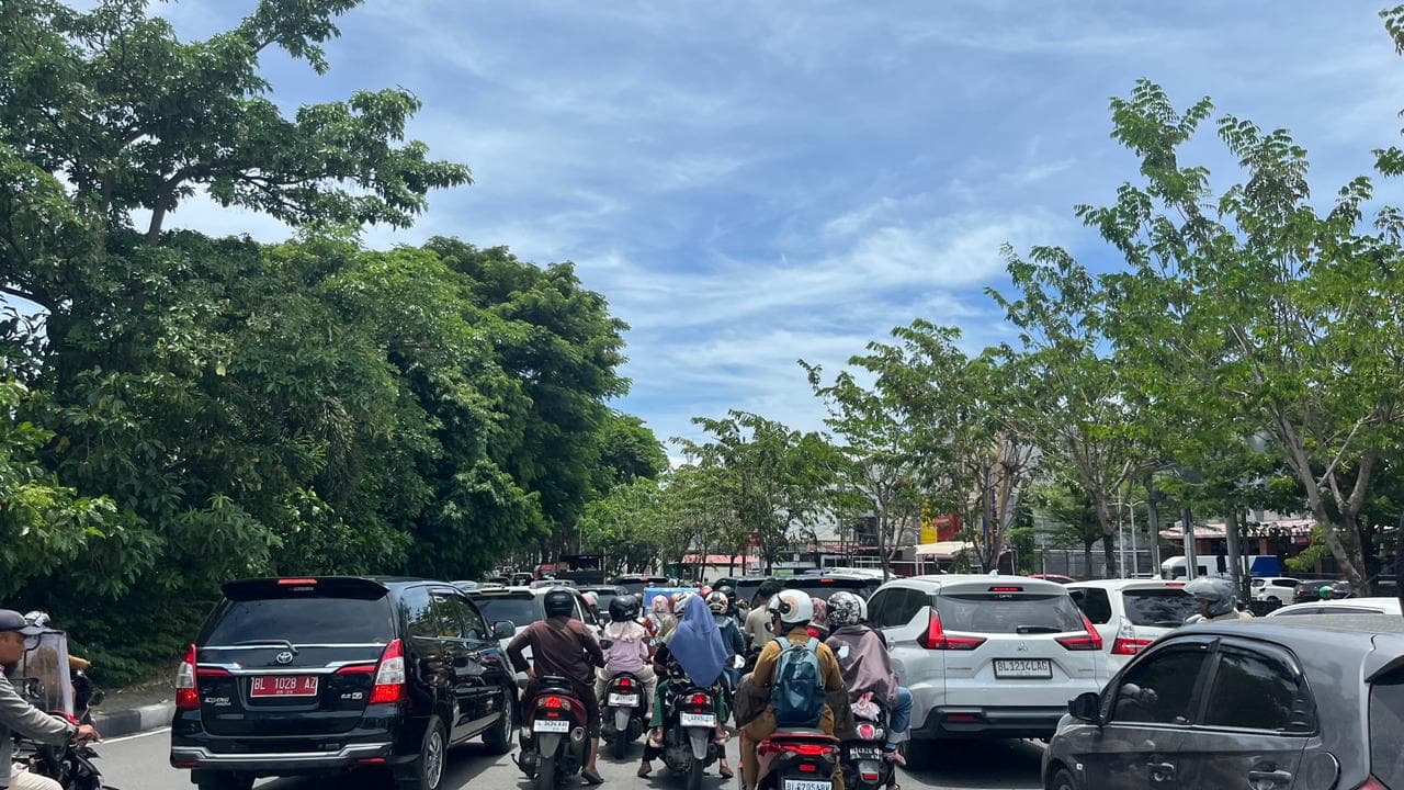 Underpass Beurawe Tergenang Air selama 5 hari, Lalu Lintas Sekitar Beurawe Macet