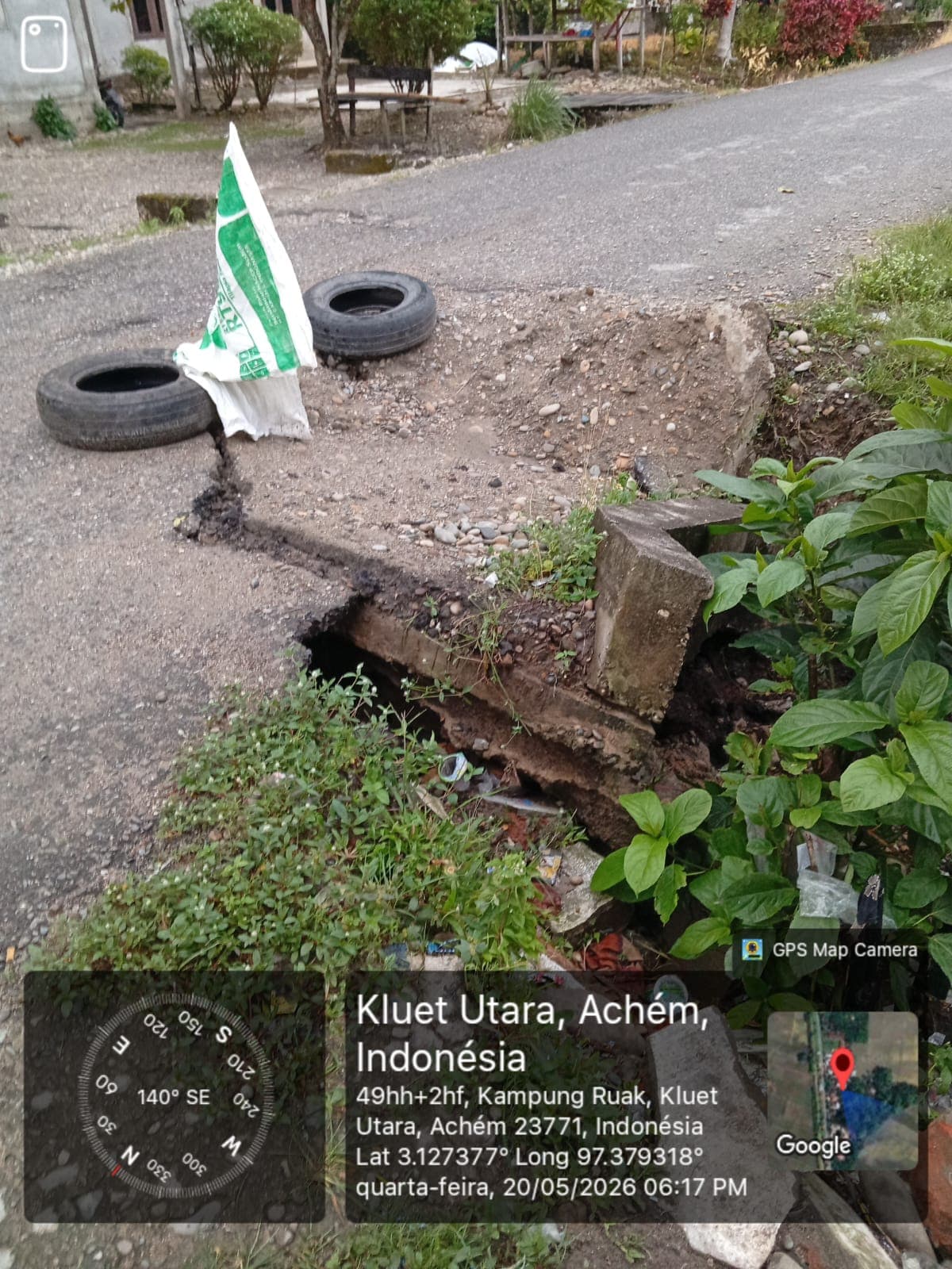 Bahaya! Jalan Kabupaten di Gampong Ruak Ambruk, Akses Kota Fajar-Menggamat Terancam Putus