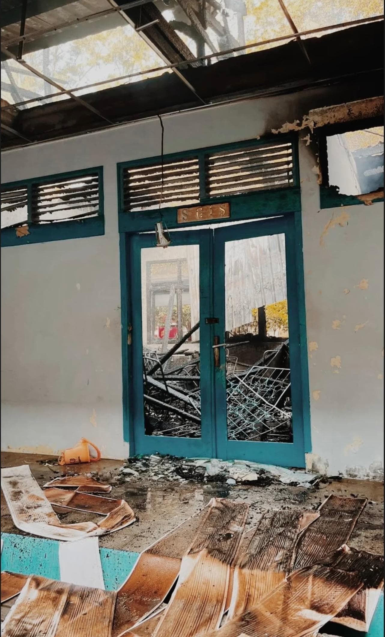 Ricuh Berujung Kebakaran, Gedung Fakultas Pertanian USK Hangus Dilalap Api