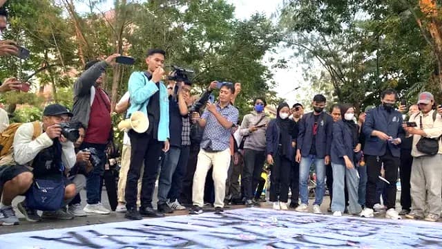 Rupiah Makin Terpuruk, Mahasiswa Ultimatum Pemerintah 18 Hari atau “Reformasi Jilid 2”