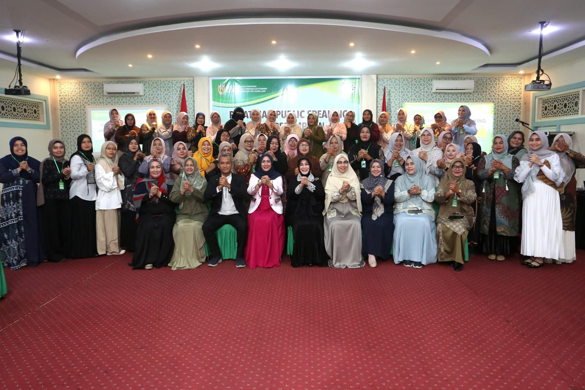 Tingkatkan Kapasitas Istri Keuchik, Wali Kota Illiza Buka Pelatihan Public Speaking bagi Perempuan