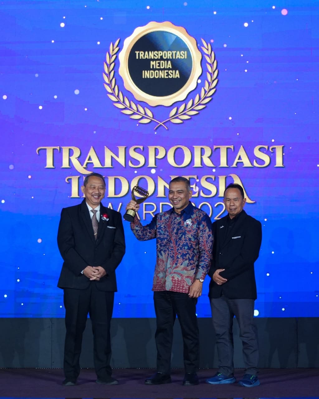 Jadi Role Model Nasional Transportasi Publik Gratis, Mualem Sabet Transportasi Indonesia Award 2026