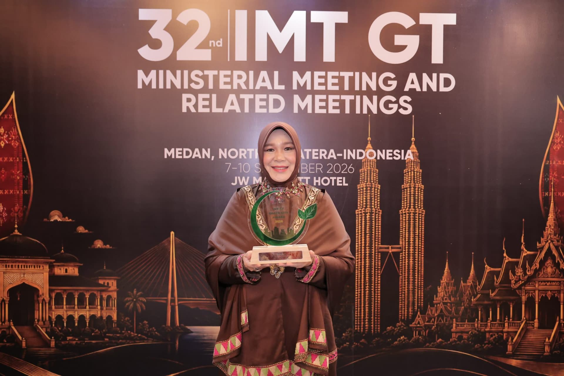Unggul dalam Pengelolaan Sampah Subregional, Banda Aceh Sabet Silver Award di 1st IMT-GT Green City Award