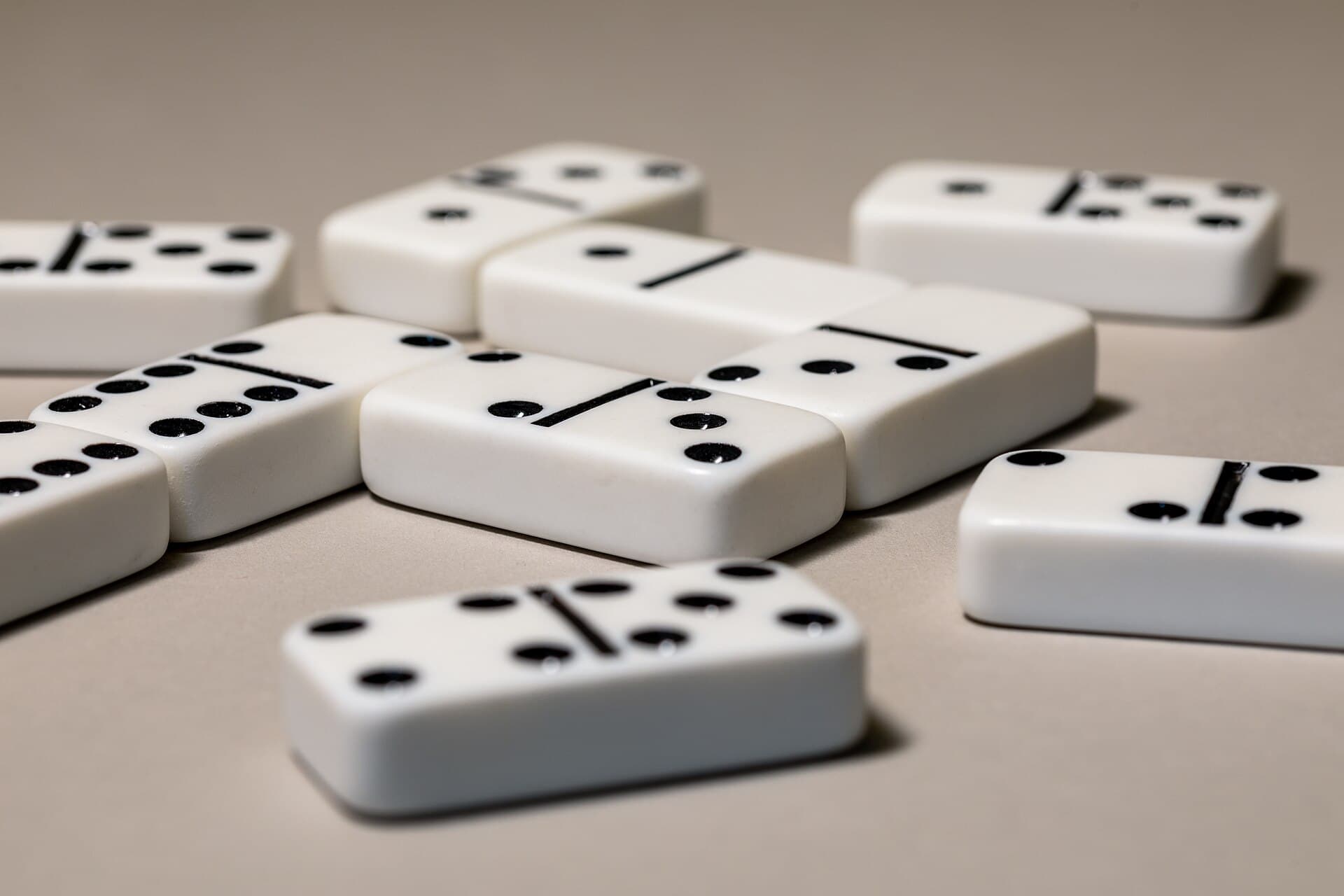Ilustrasi batu domino