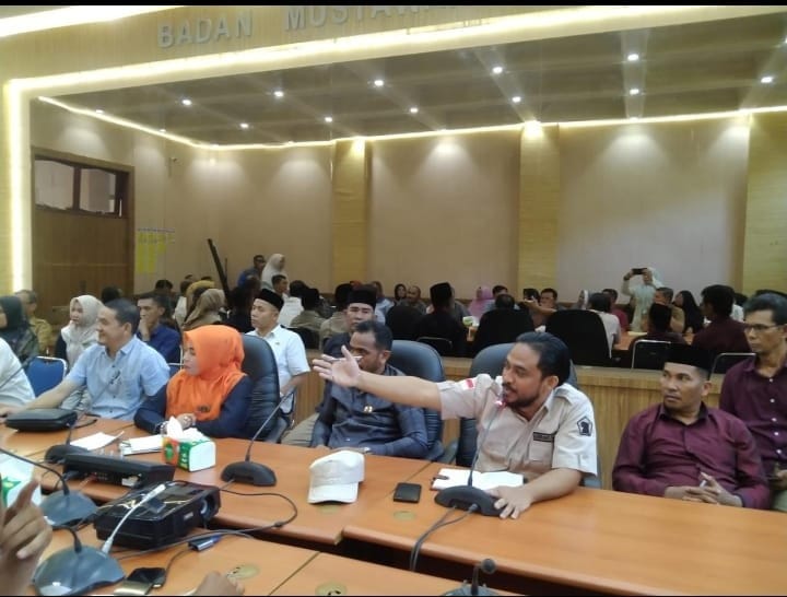 Alja Yusnadi Bersama Pimpinan DPRK Aceh Selatan Saat Audensi Dengan Perwakilan Warga