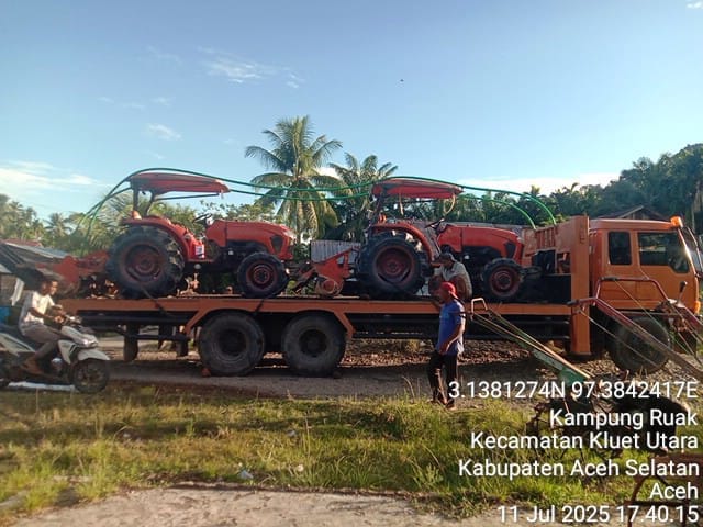 Minim Unit, Petani di Kluet Utara Terpaksa Sewa Traktor dari Luar Daerah