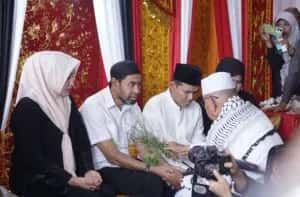 Mualem – Dek Fadh Di Peusijuek,Ini Pesan Kepada Ketua DPRA