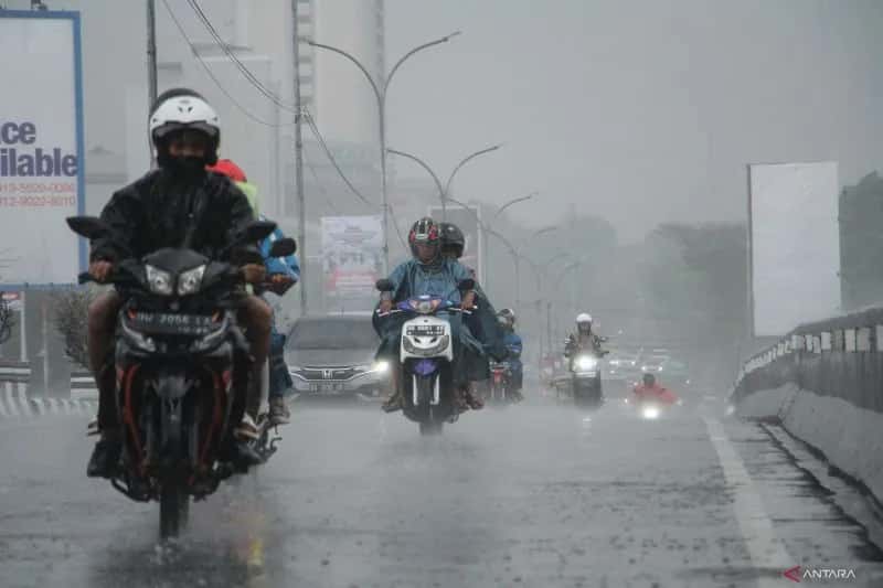 Peringatan Dini BMKG Senin 3 Februari, 6 Wilayah Waspada Hujan Lebat