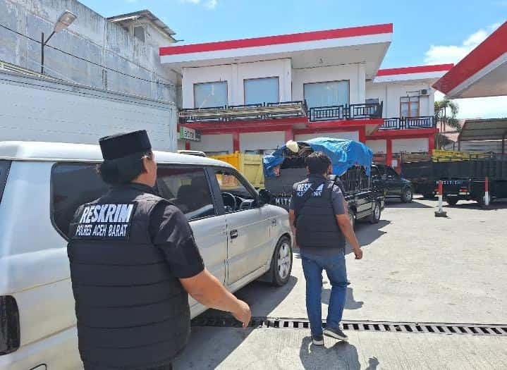 Polres Aceh Barat Tertibkan Antrian BBM di SPBU