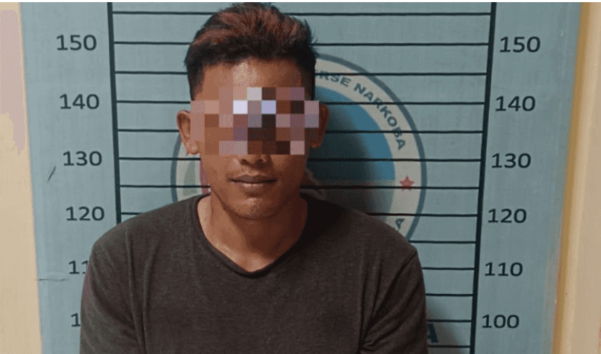 Pura-Pura Nongkrong di Warung, Pria di Aceh Tenggara Tertangkap Bawa 14 Paket Sabu dan Ganja