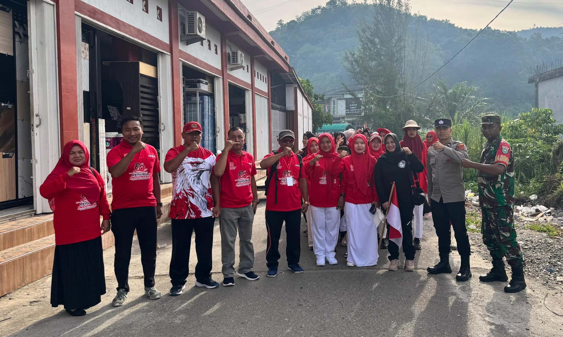 Semarak HUT RI ke-80, Warga Labuhanhaji Tumpah Ruah Ikuti Jalan Santai dan Aneka Lomba