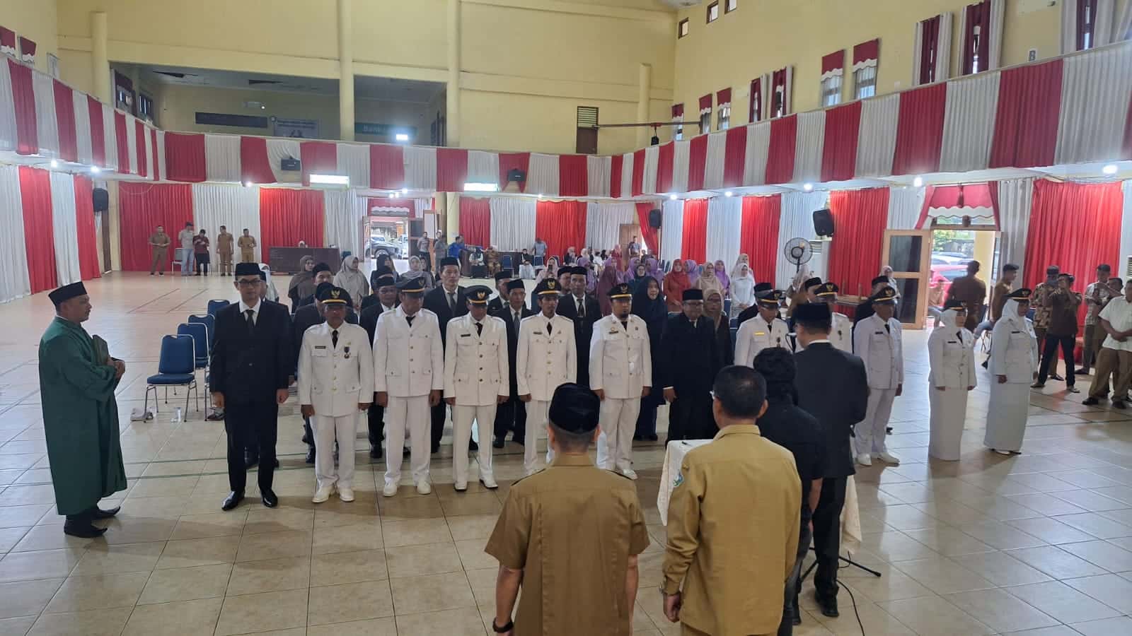 Lantik Sejumlah Camat dan Pejabat Administrator Pasca HUT Ke-69, Bupati Mirwan MS: Jabatan Adalah Amanah