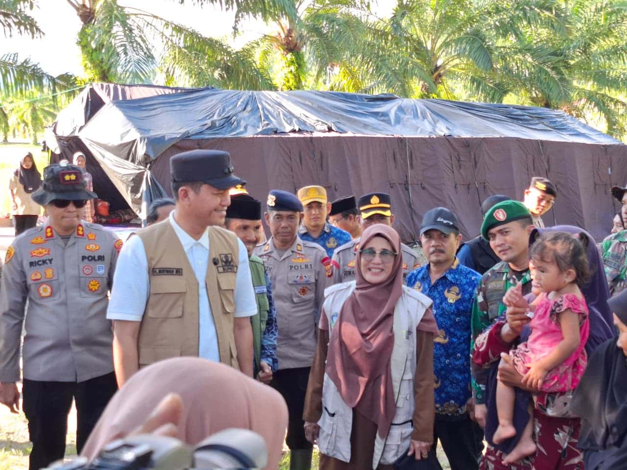 Respons Cepat Banjir Trumon Raya, Bupati Mirwan MS Salurkan Bantuan Logistik untuk 1.043 Warga Terdampak