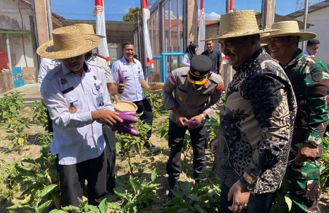 Dukung Ketahanan Pangan, Warga Binaan Lapas Lhoknga Panen Raya dan Salurkan Bantuan Sosial