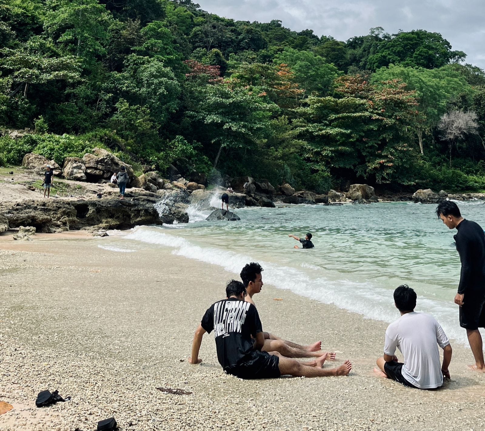Surga Tersembunyi di Ujung Besar, Lhok Mata Ie Jadi Lokasi “Healing” Favorit Gen Z Akhir Pekan Ini