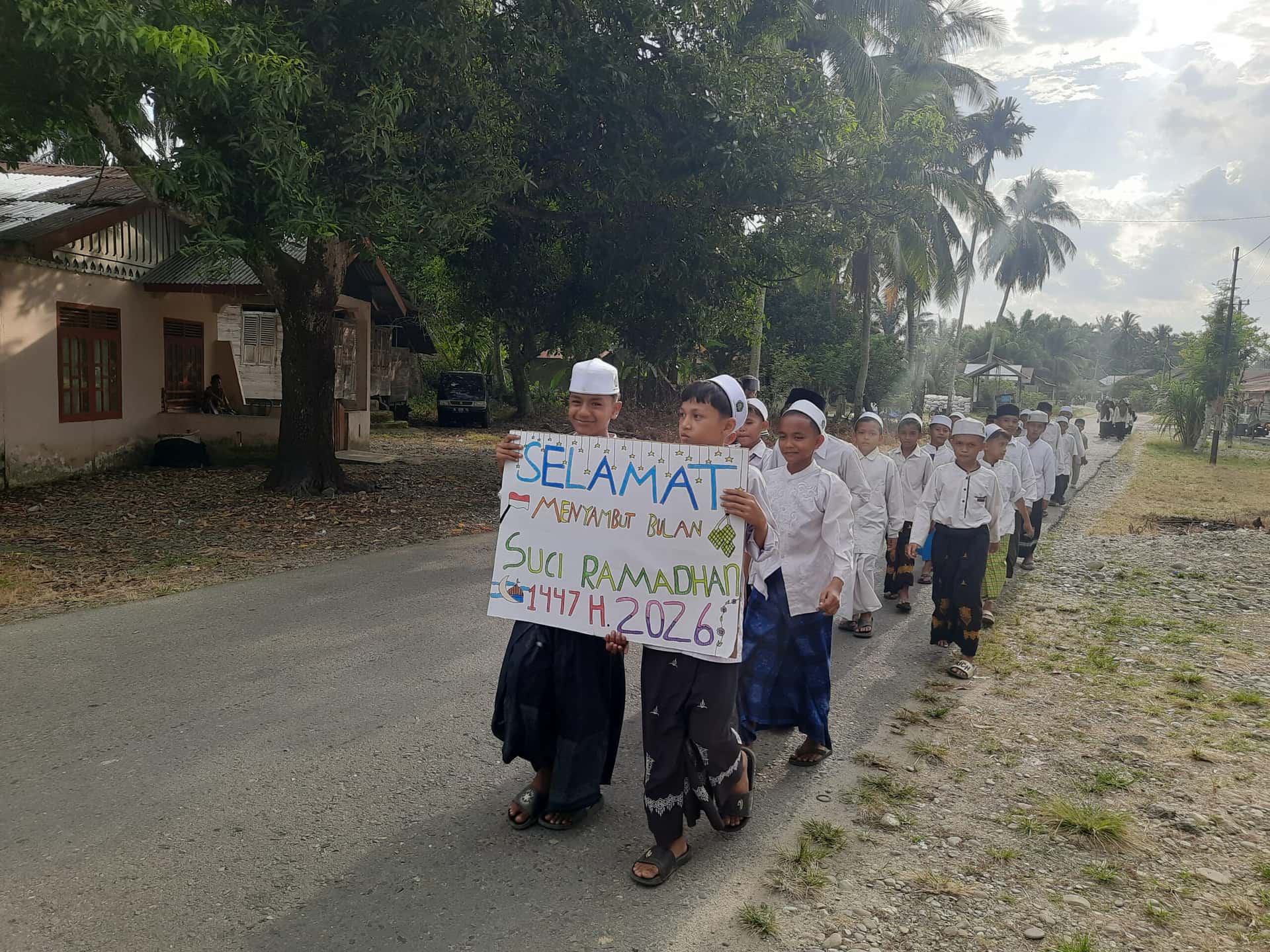 Semarakkan Syiar Islam, Santri Pesantren Fajar Serambi Kluet Gelar Pawai Sambut Ramadan