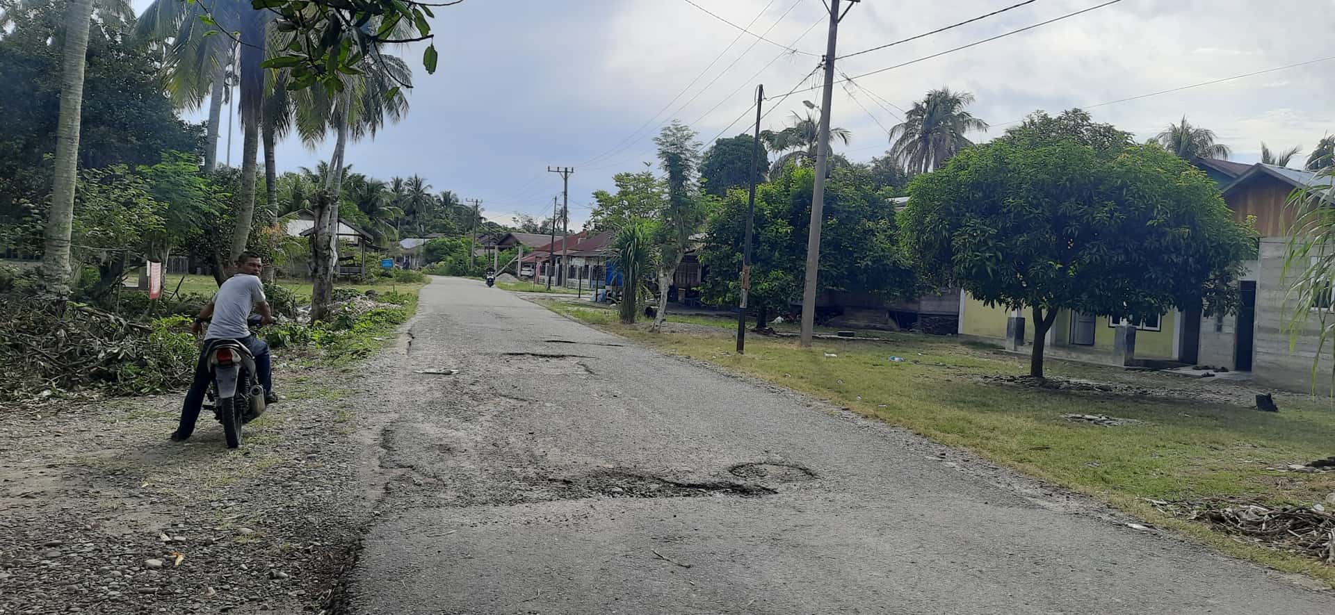 Akses Penghubung Antar Kecamatan Kluet Utara–Kluet Tengah Rusak, Masyarakat Keluhkan Keselamatan Jalan
