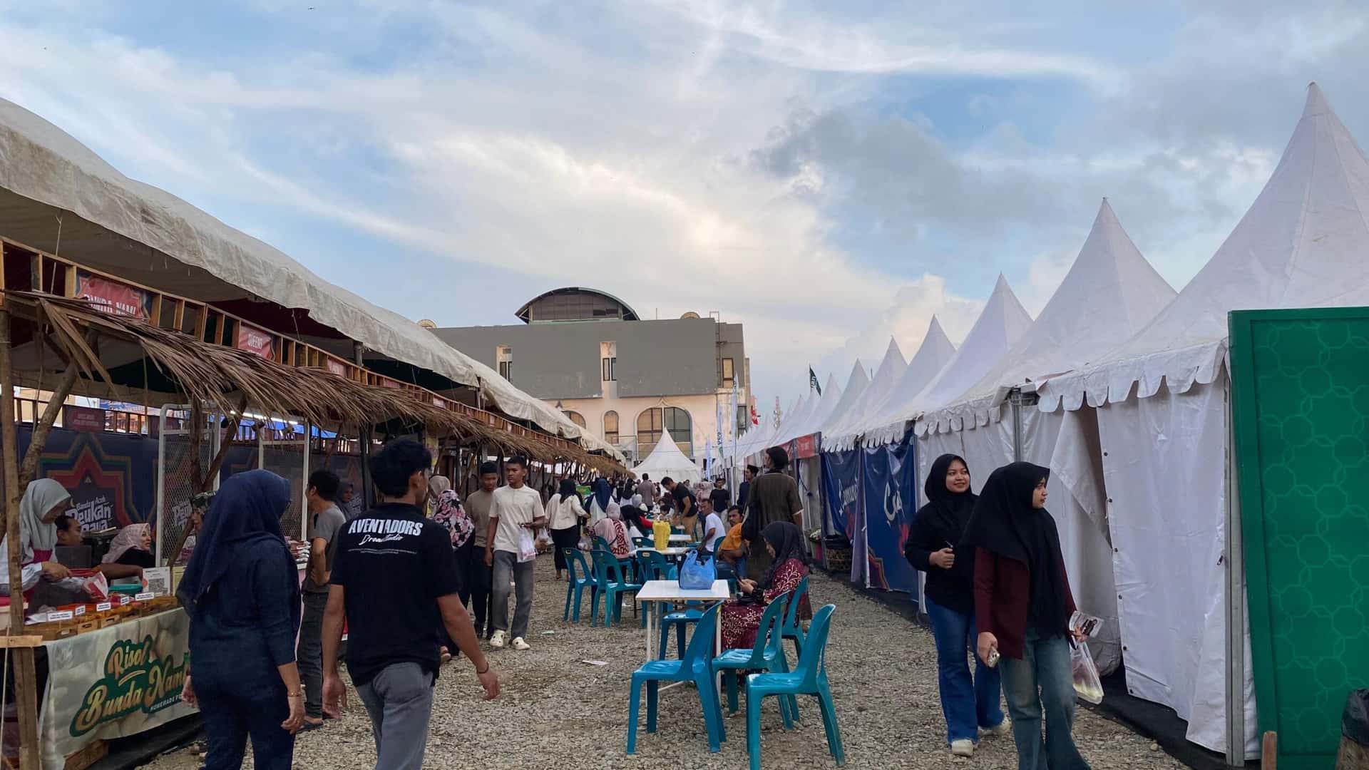 Perbandingan Booth Berbayar dan Gratis di Peukan Raya Ramadhan Banda Aceh