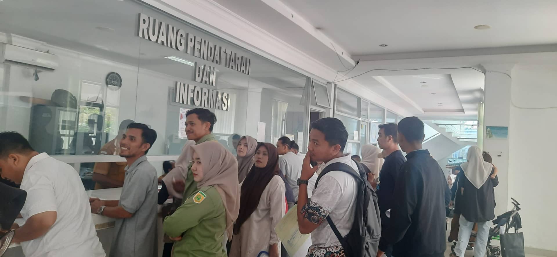 Antrean Panjang Warnai Pengurusan Surat Kesehatan Peserta SPPI KDKMP 2026 di RSUD Yulidin Away Tapaktuan