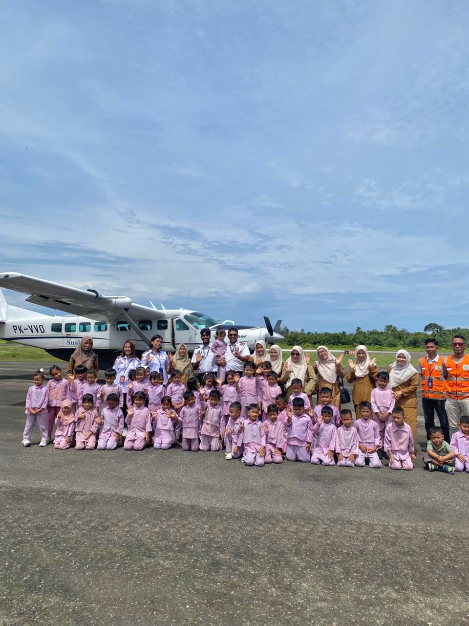 TK Dharma Wanita Outing Class Kunjungi Bandara Teuku Cut Ali