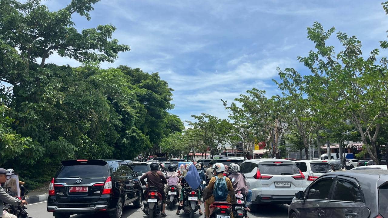 Underpass Beurawe Tergenang Air selama 5 hari, Lalu Lintas Sekitar Beurawe Macet