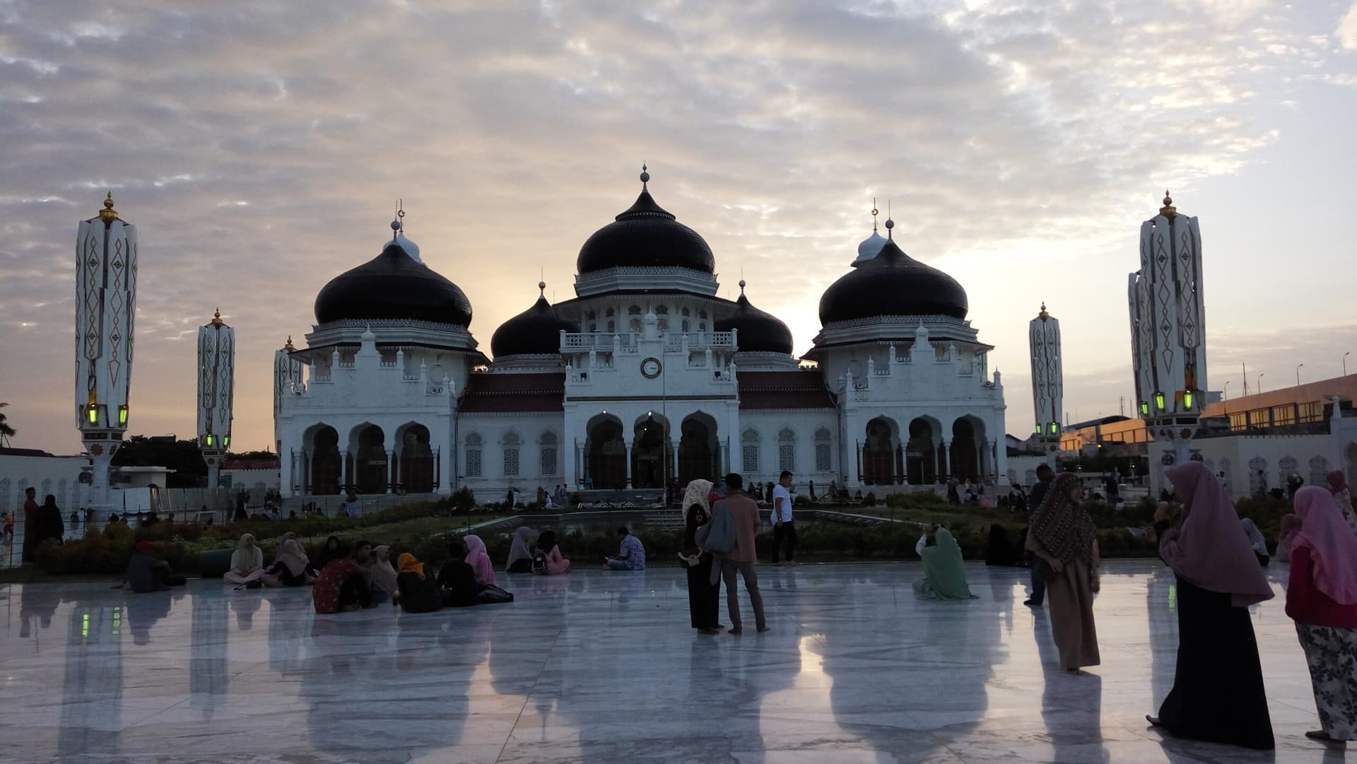 Masjid Raya Baiturrahman yang megah di Banda Aceh ikon wisata religi di Provinsi Aceh