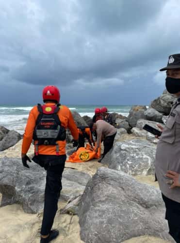 Korban Terseret Arus di Pantai Pulau Kapuk Ditemukan Meninggal Dunia Setelah Tiga Hari Pencarian