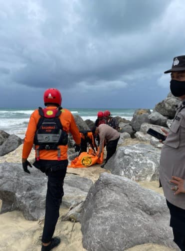 Korban Terseret Arus di Pantai Pulau Kapuk Ditemukan Meninggal Dunia Setelah Tiga Hari Pencarian