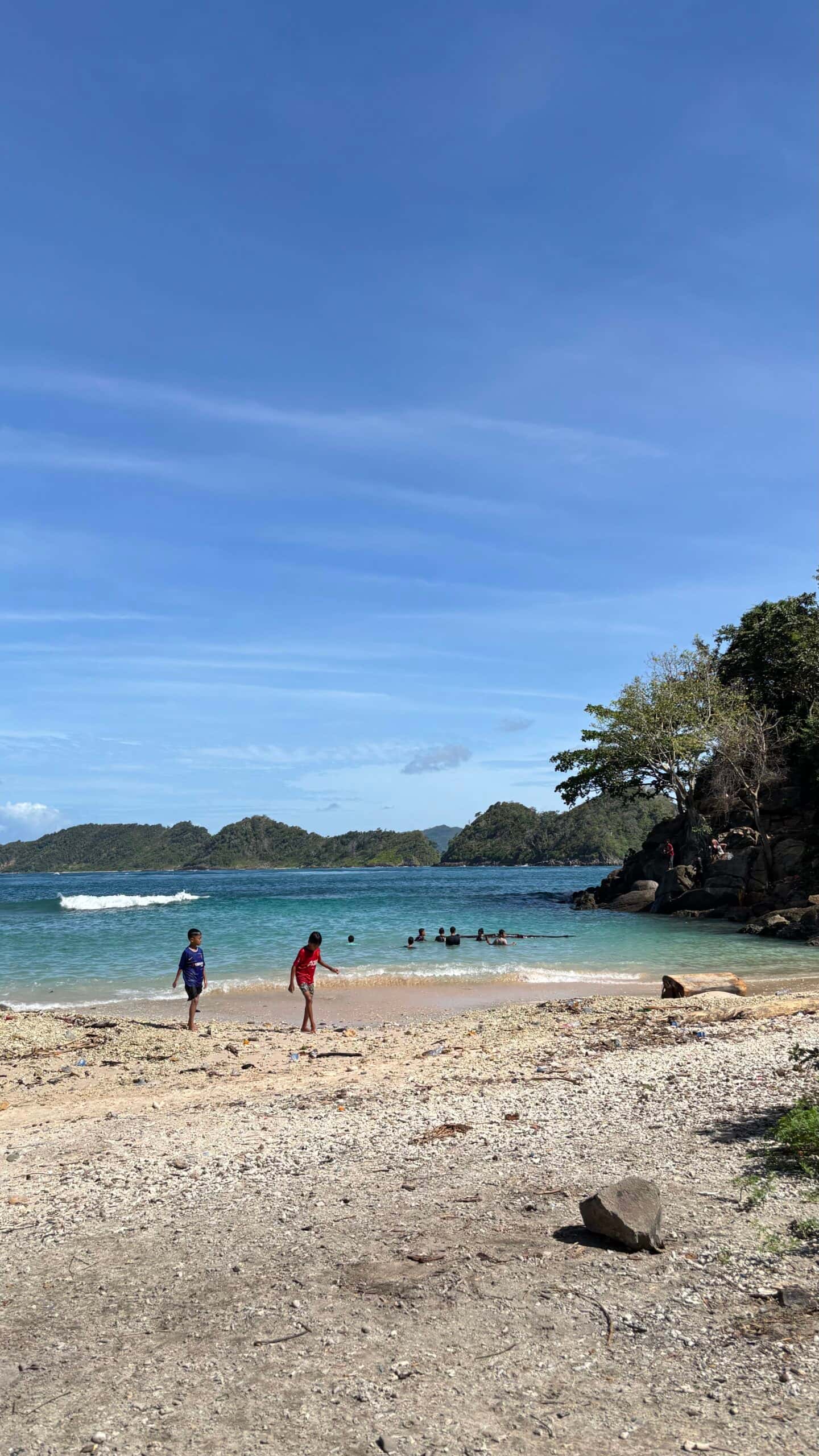 Keindahan Lhok Mata Ie, Teluk Tenang di Ujung Barat Aceh Besar