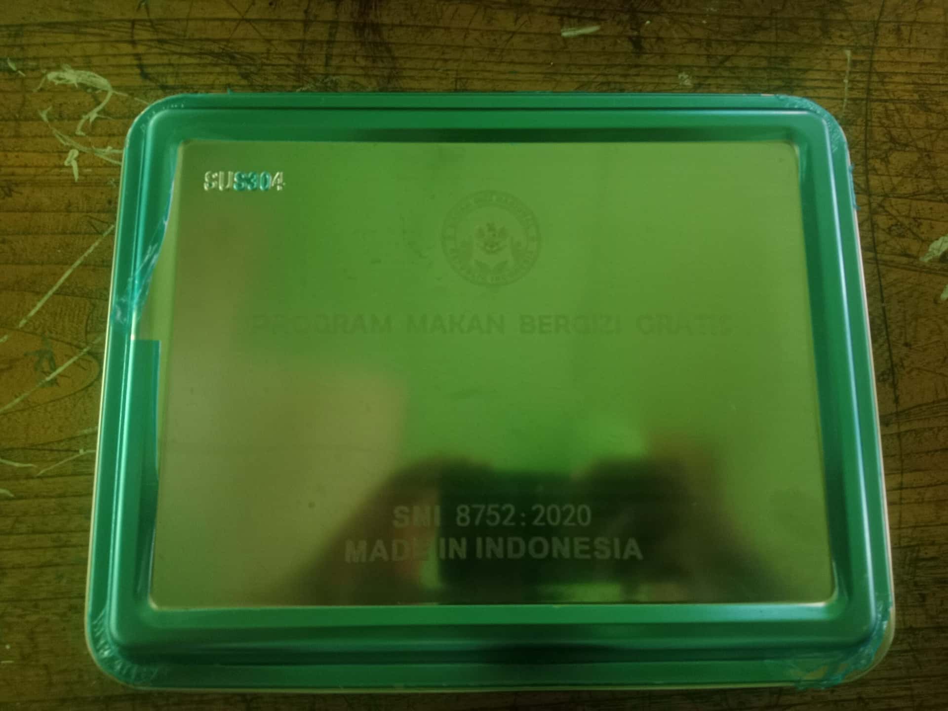Ilustrasi nampan makanan bergizi seimbang untuk program Makan Bergizi Gratis