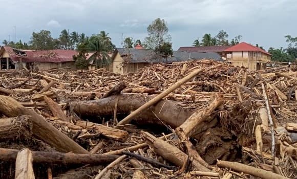 Masa Transisi Darurat Berakhir 30 Juli, Mualem Segera Tetapkan Status Baru dan Serahkan Kayu Hanyut untuk Korban Banjir