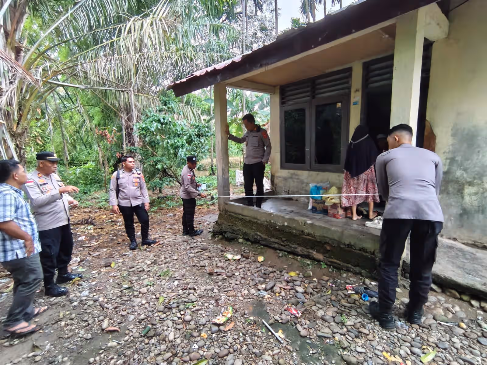 Kapolres Aceh Selatan Janji Rehab Rumah Janda Eks Kombatan GAM hingga Bantu Modal UMKM