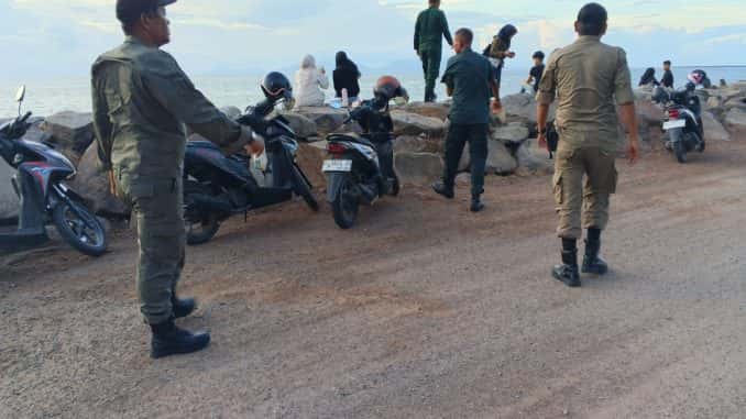 Sisir Tanggul Nol Kilometer hingga Ulee Lheue, Satpol PP-WH Kuta Raja Gencarkan Pengawasan Syariat