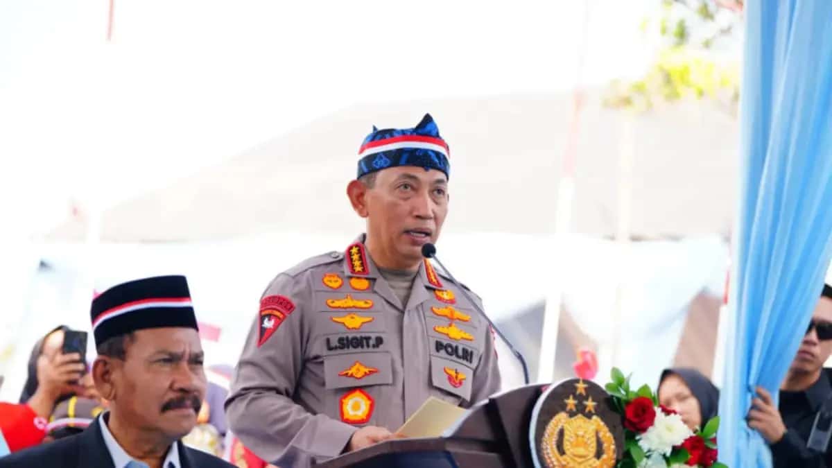 Kapolda-Wakapolda Aceh Terima Pin Emas Kapolri